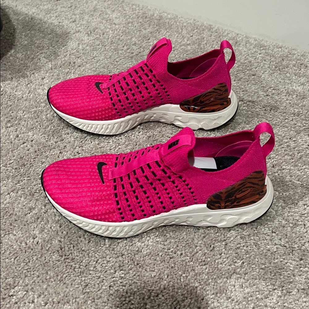 Nike Women's Hot Pink Sneakers - Picture 2 of 7
